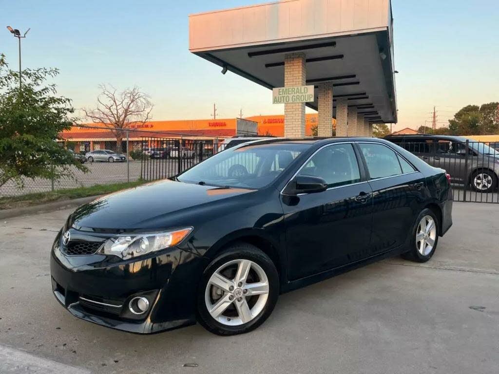 2012_toyota_camry_green.jpeg|izyrent_Z2NwLXVzLW_8924378693883_46841783288059_0